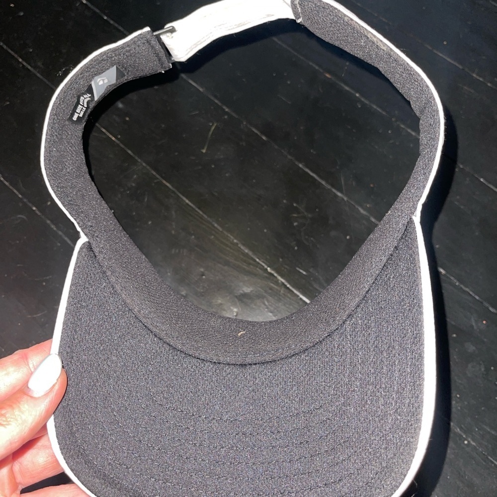 TaylorMade Black and White Golf Visor - Picture 2 of 3